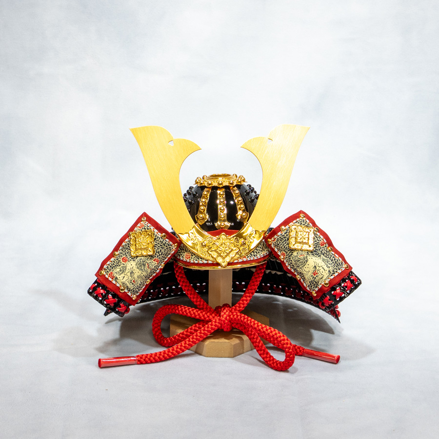 加藤鞆美作　三分の一小桜革威　楯無の鎧モデル兜　甲州印伝　富士山柄収納飾りセット3写真